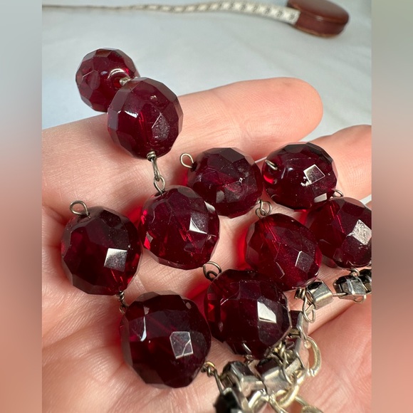 Funky older red drippy bead and black rhinestone necklace - Picture 7 of 7